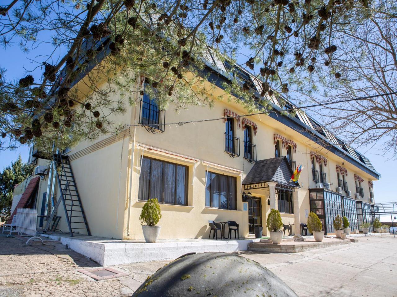 Hotel El Prado By Vivere Stays Carrascosa del Campo Exterior photo