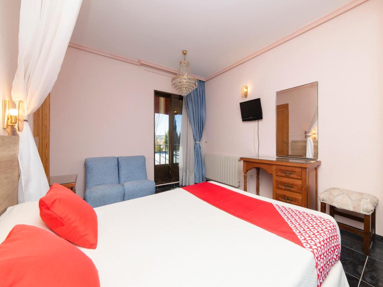 Hotel El Prado By Vivere Stays Carrascosa del Campo Exterior photo