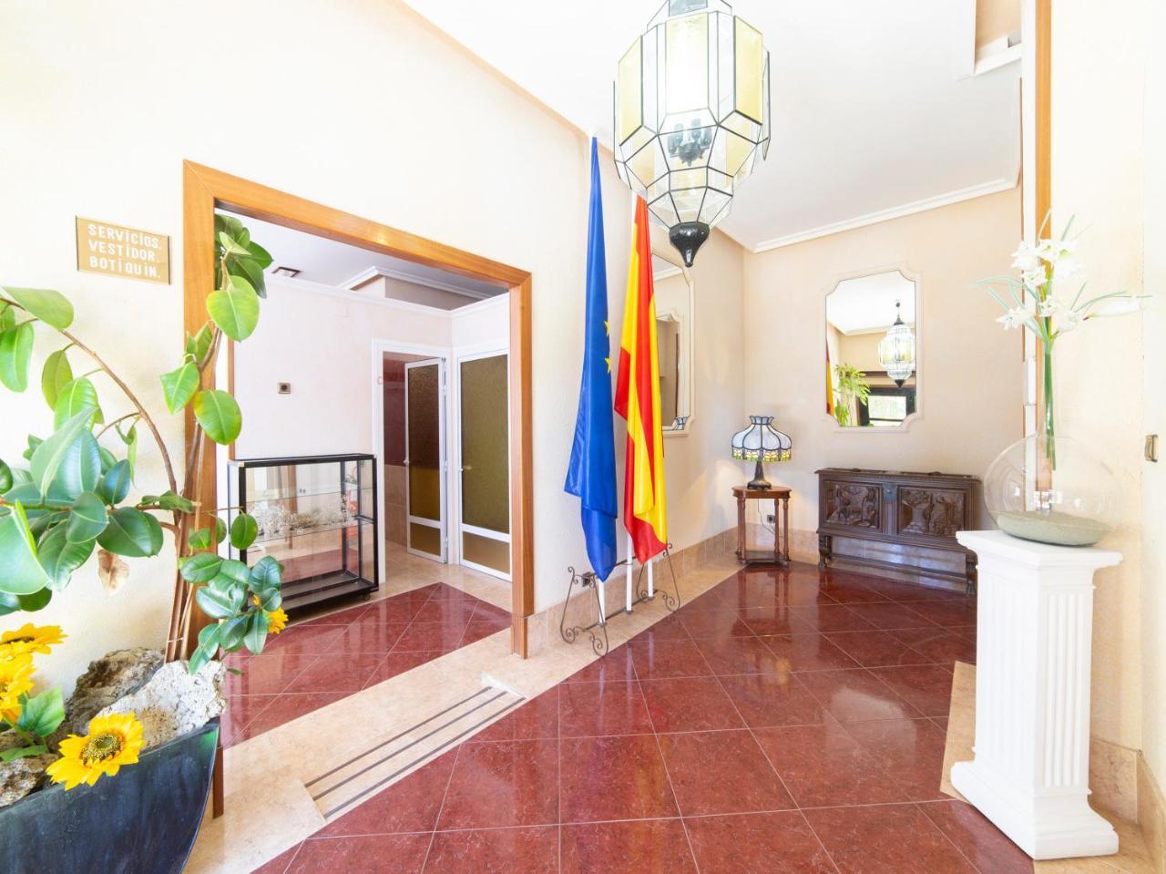 Hotel El Prado By Vivere Stays Carrascosa del Campo Exterior photo